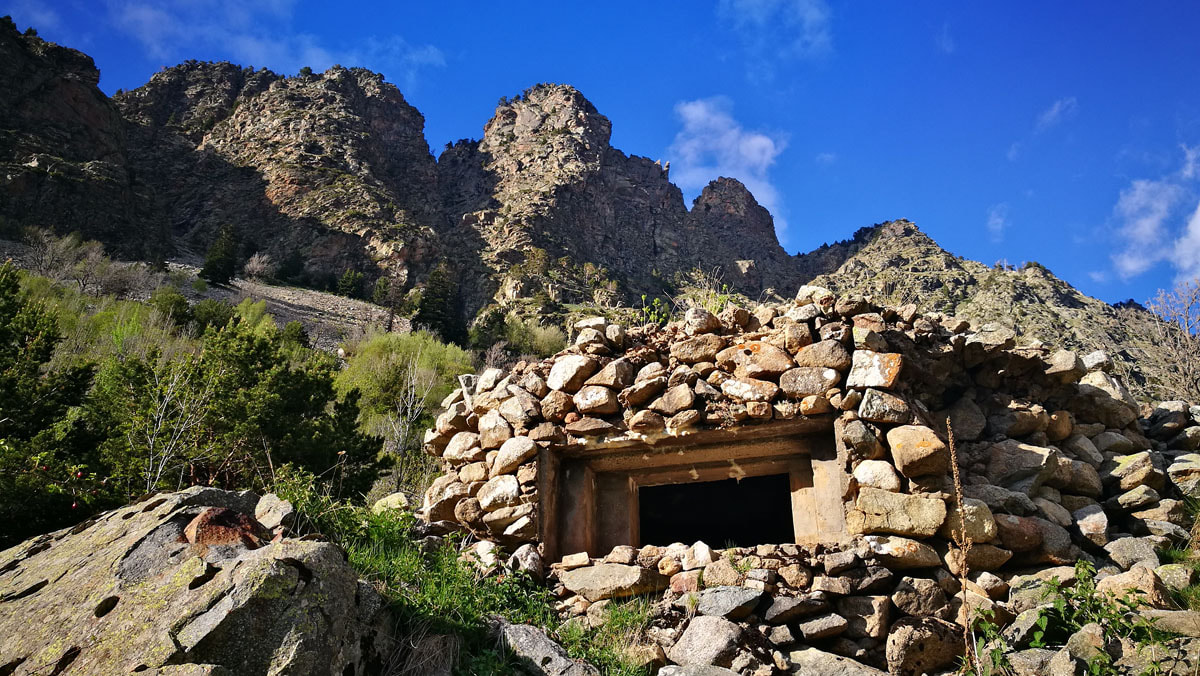 Un búnquer de la Línia P al Parc Nacional d'Aigüestortes i Estany de Sant Maurici, Pirineu de Lleida.